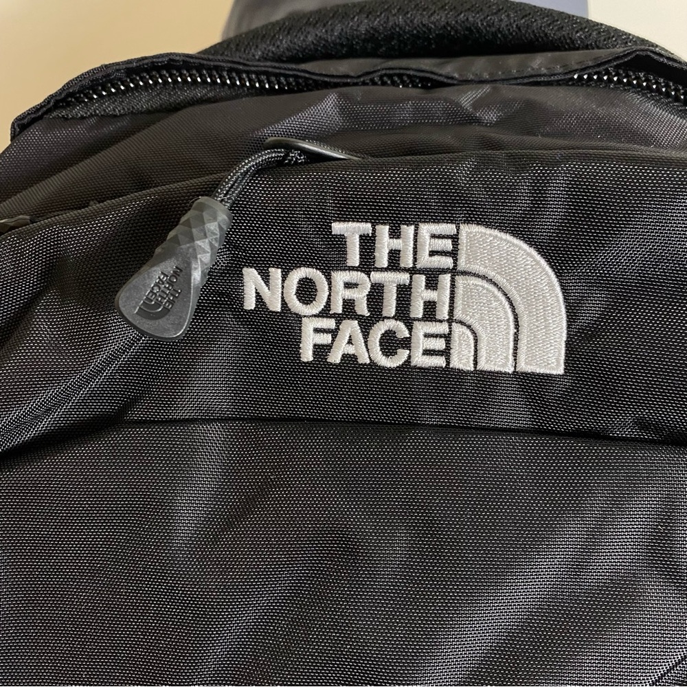 The North Face Generator Backpack School Bag TNF Black BRAND NEW WITH TAGS! - Picture 14 of 14